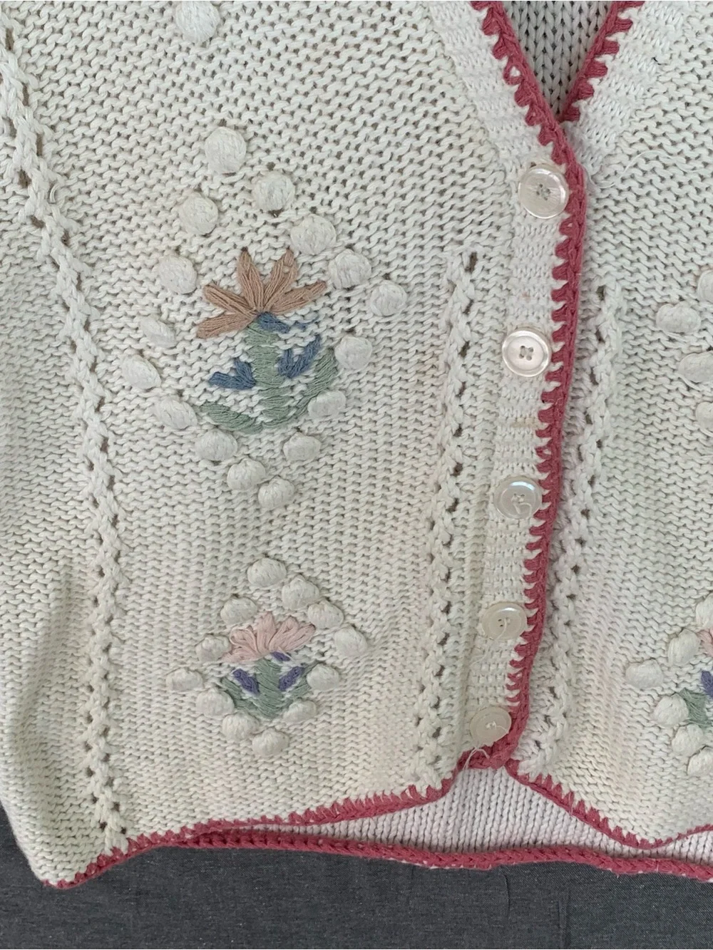 Vintage Leslie Fay Cream Knitted Floral Vest with Pink Trim Sweater Size Small - Picture 2 of 8